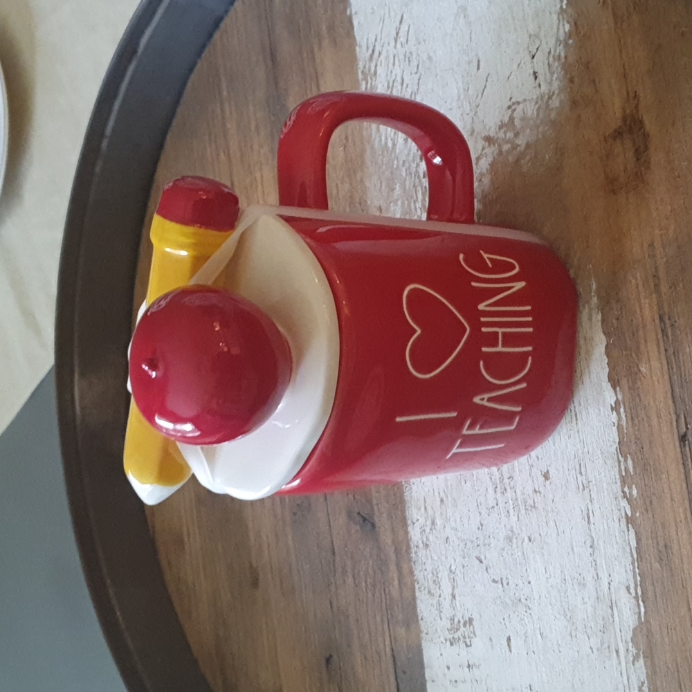 NWT Rae Dunn Mug I love teaching with topper 🎁
